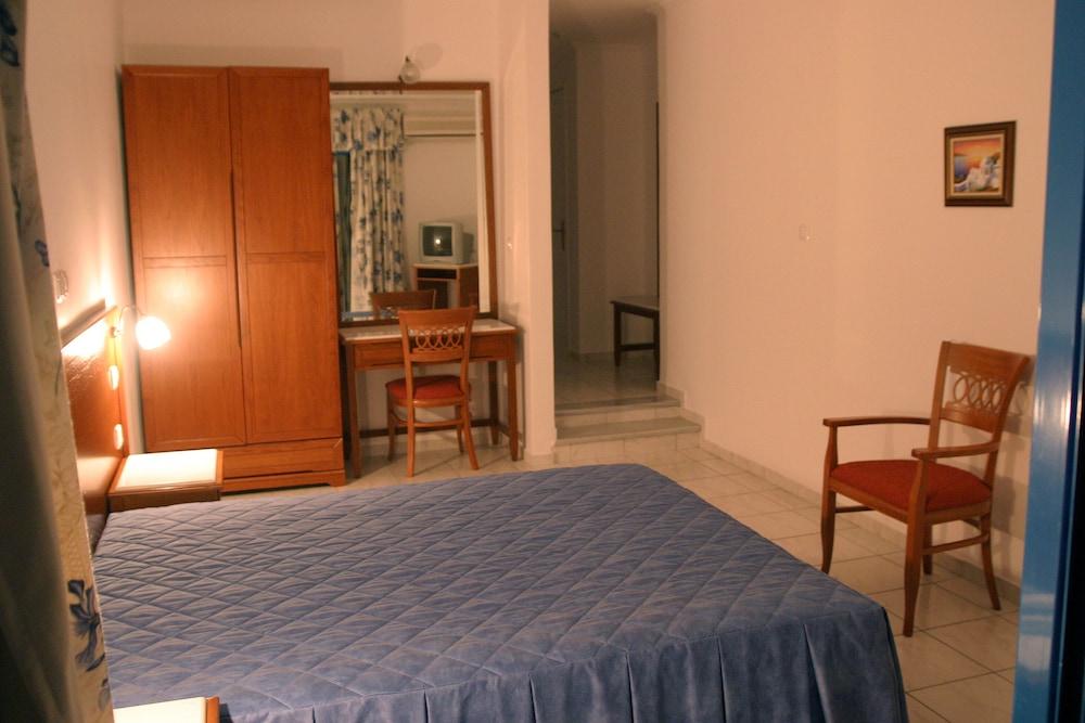 Costa Blu Hotel Benitses  Exterior photo